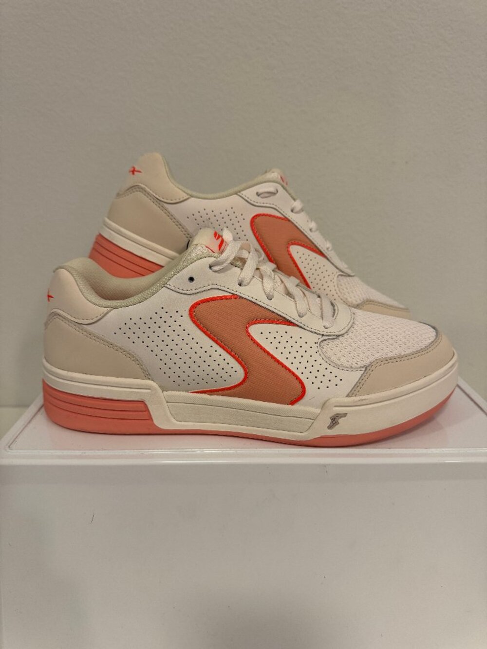 Skechers Viper Court Classic Pickleball Shoes Womens 9.5 Off White 172106 NWOB
